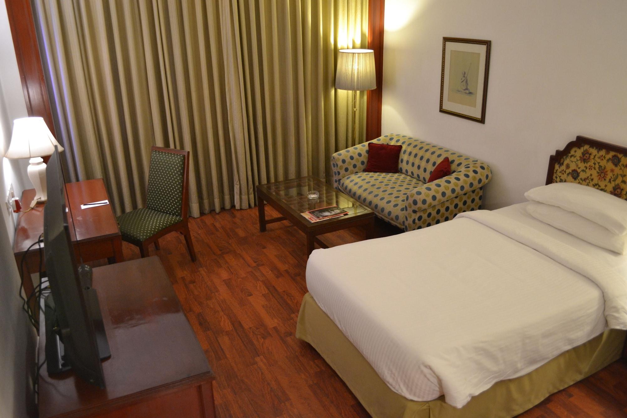 Hotel Taj Banjara Hyderabad Esterno foto A room at the hotel