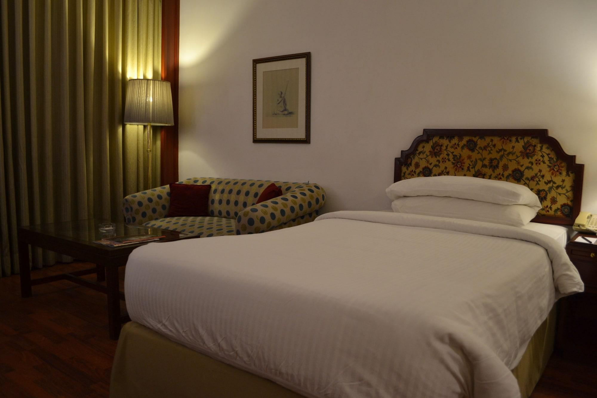 Hotel Taj Banjara Hyderabad Esterno foto A room at the hotel