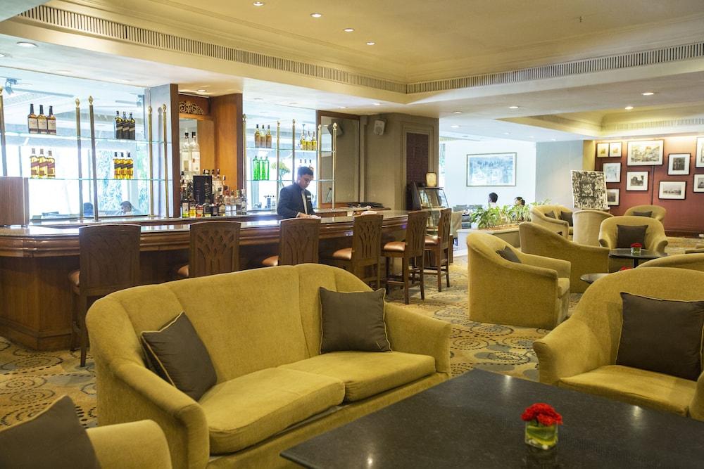 Hotel Taj Banjara Hyderabad Esterno foto The bar at the Imperial Hotel