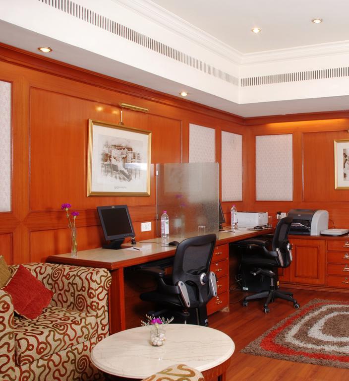 Hotel Taj Banjara Hyderabad Esterno foto Business Center