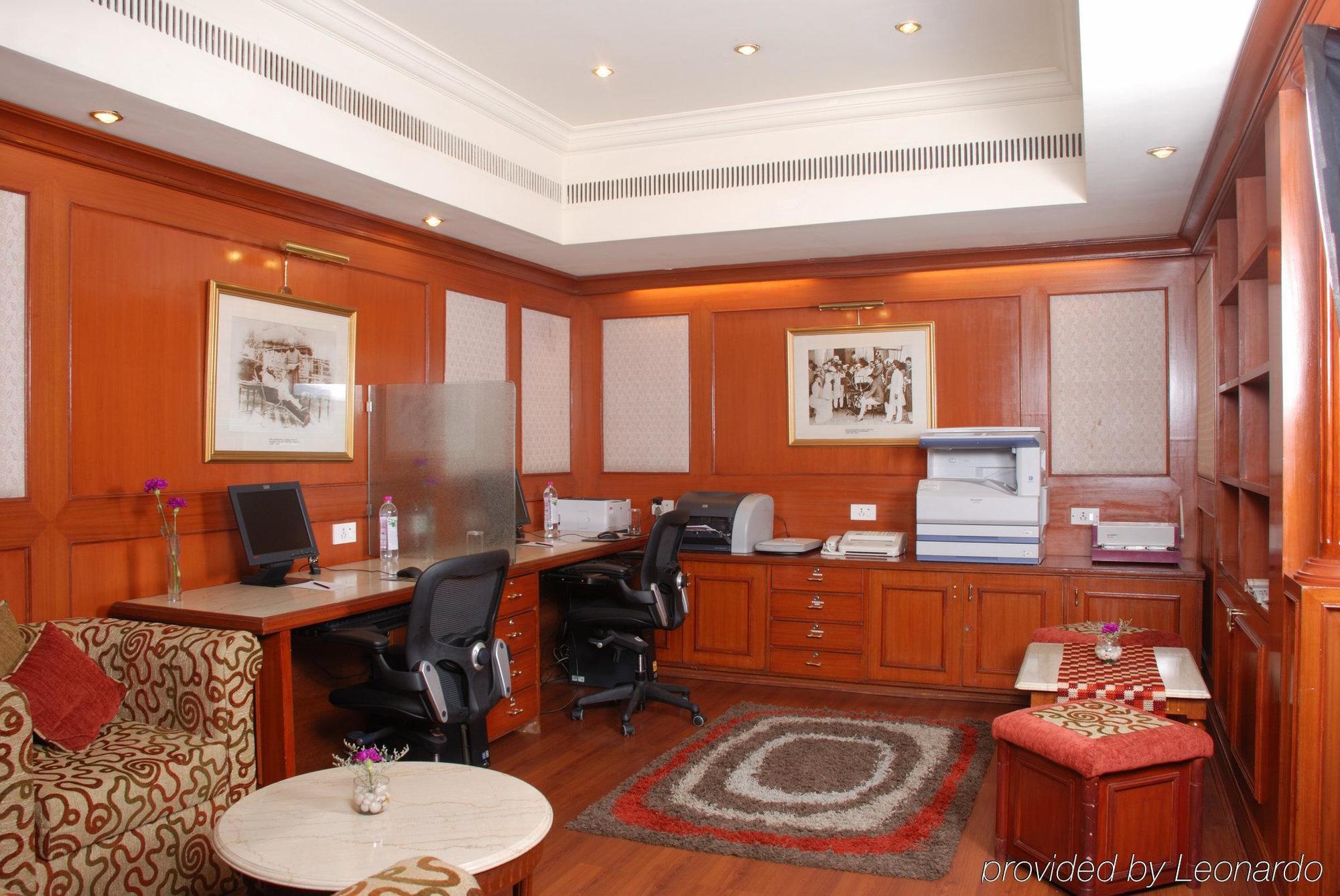 Hotel Taj Banjara Hyderabad Servizi foto A typical hotel business center