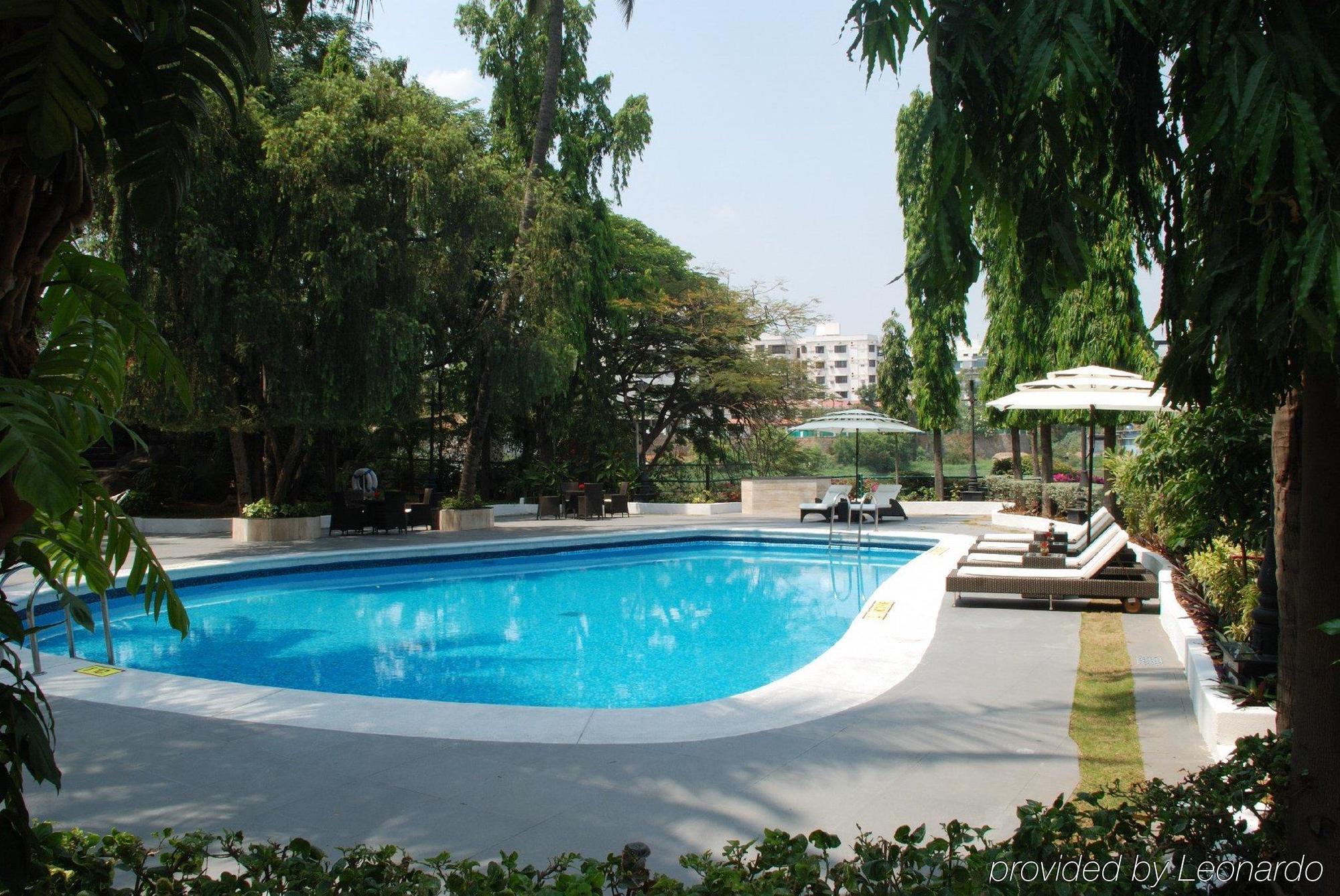 Hotel Taj Banjara Hyderabad Servizi foto Swimming pool at the hotel