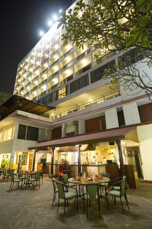 Hotel Taj Banjara Hyderabad Esterno foto The Royal