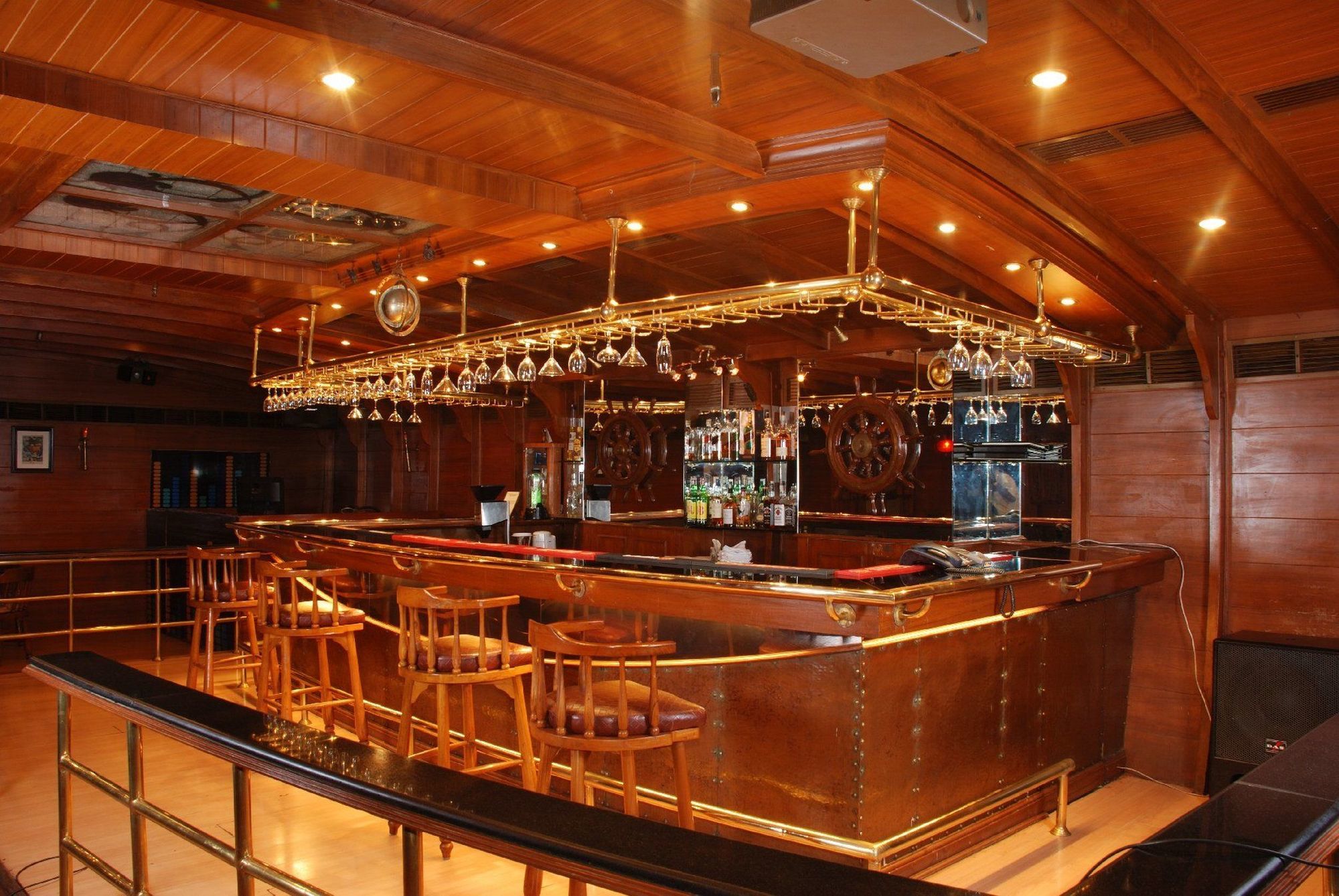 Hotel Taj Banjara Hyderabad Ristorante foto The bar on board the Calypso