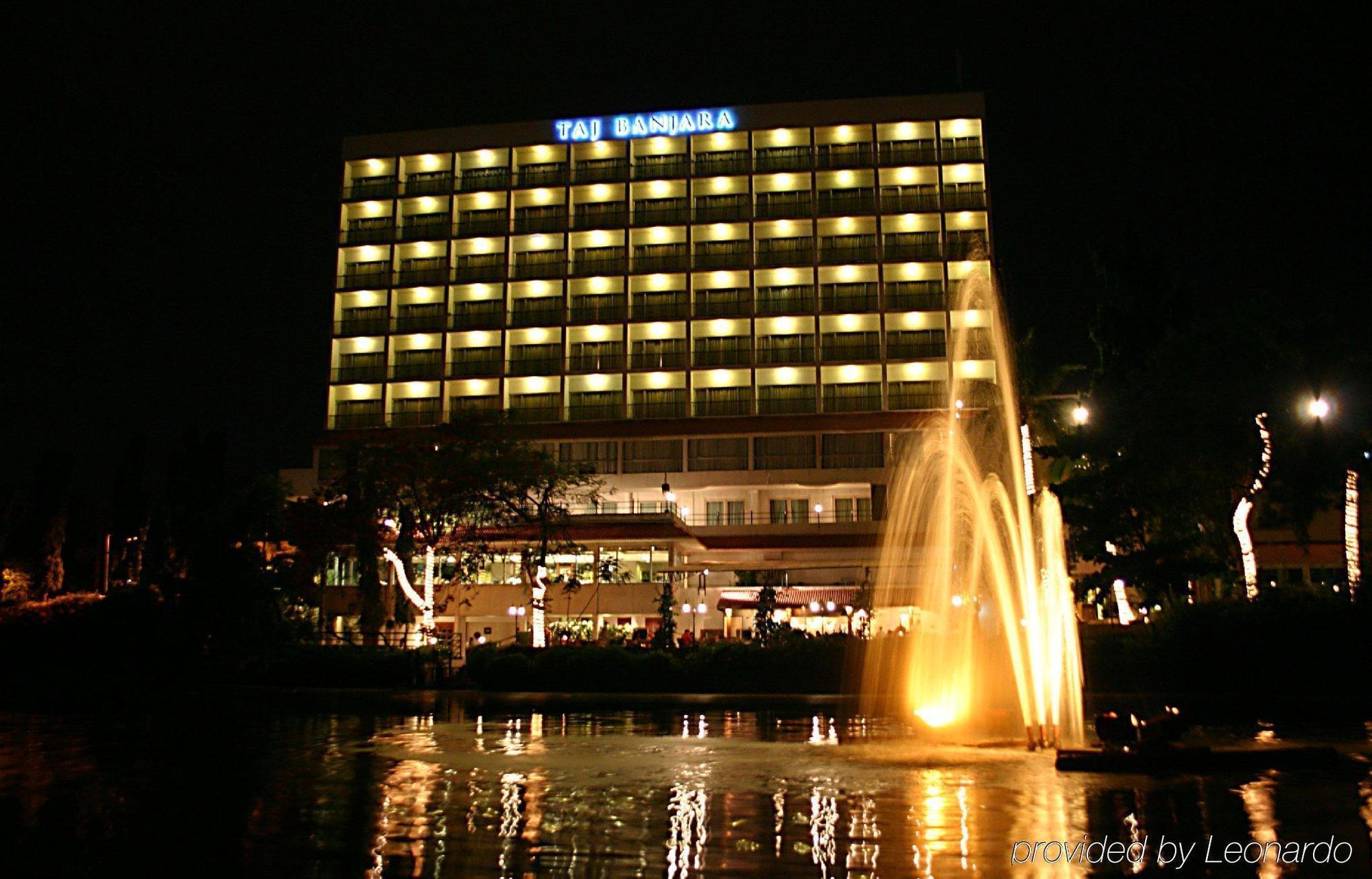 Hotel Taj Banjara Hyderabad Esterno foto The Manila Hotel at night
