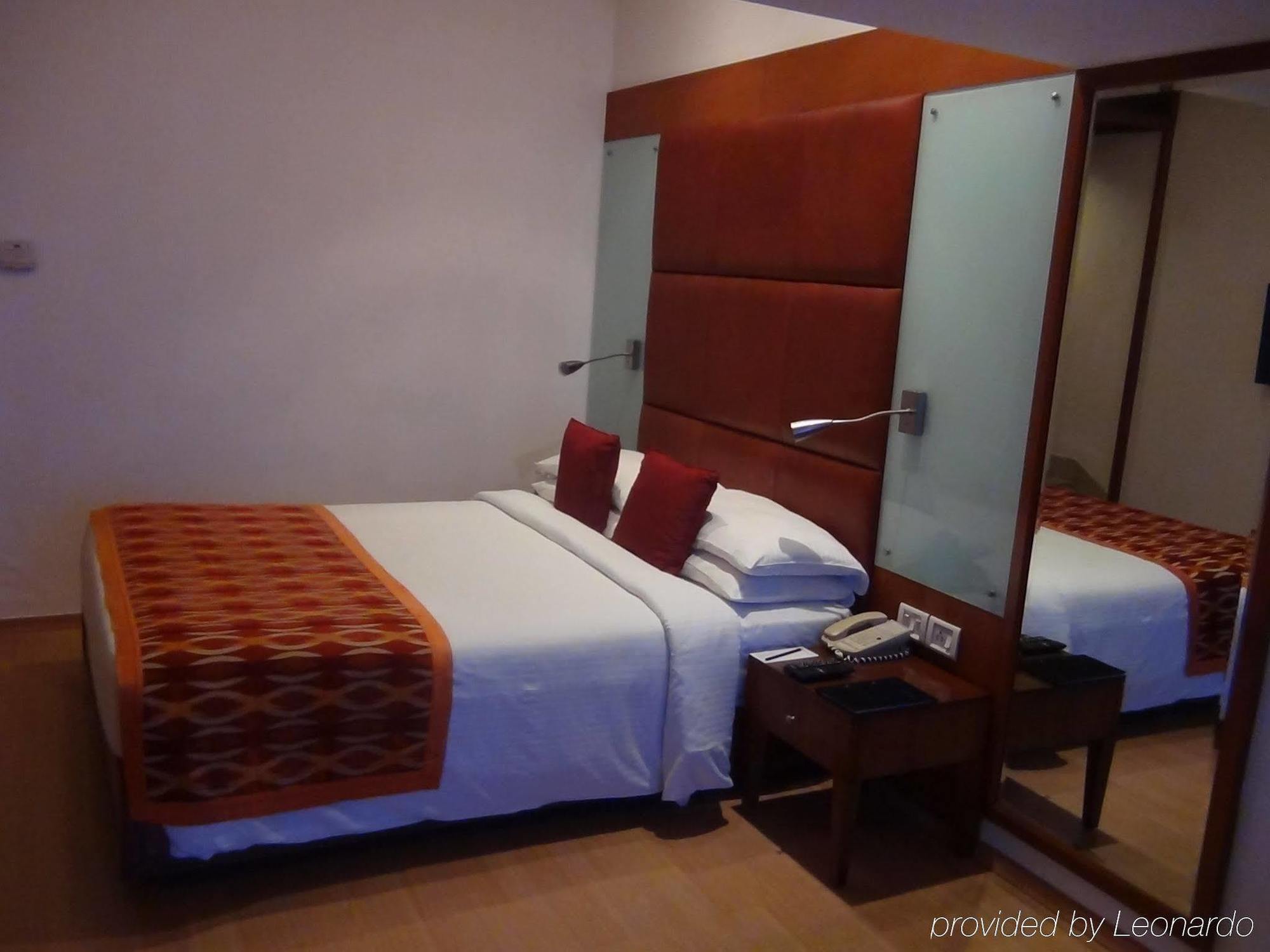 Hotel Taj Banjara Hyderabad Esterno foto A room at the hotel