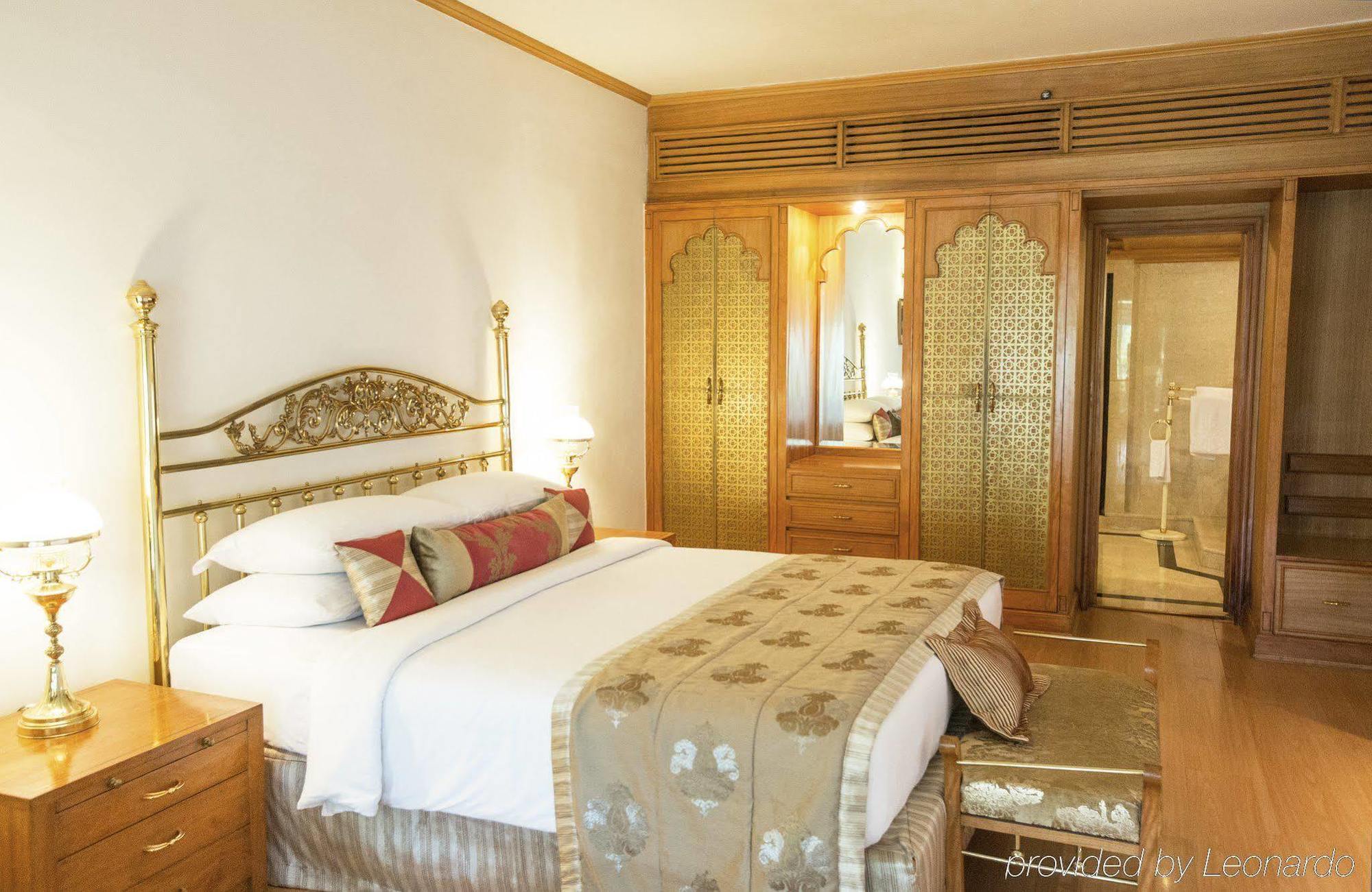 Hotel Taj Banjara Hyderabad Esterno foto A bedroom at the Taj Mahal Palace